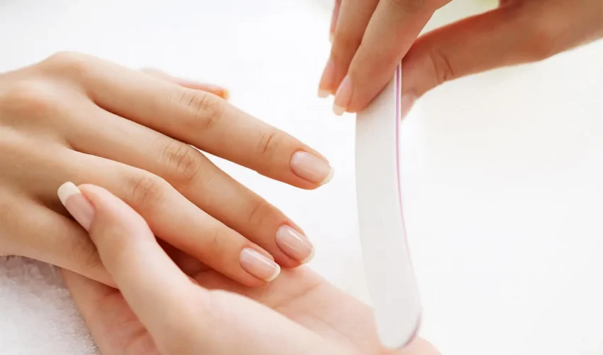 technique-manucure-classique-nails-school-academy